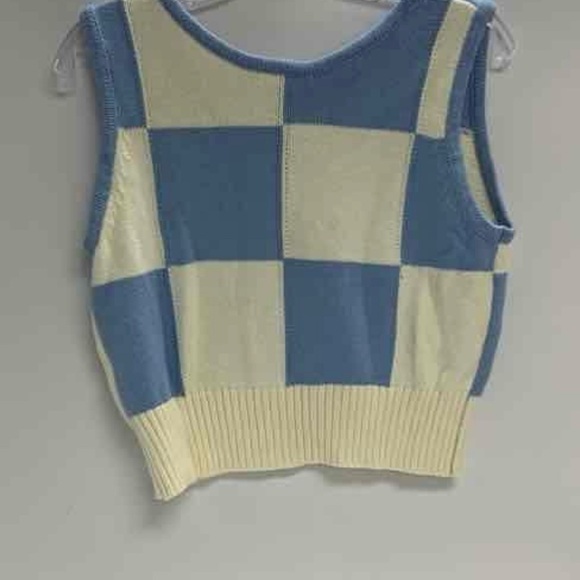 Chic Blue and Cream Floral Knit Tank Top - Picture 3 of 5